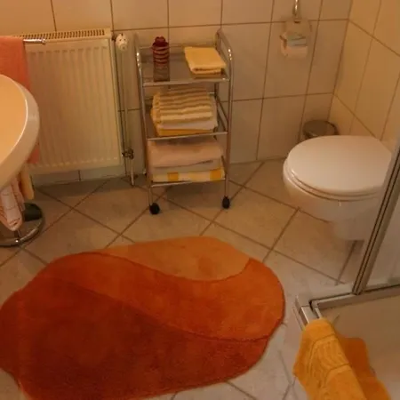 An Einer Schleuse Gelegene Mit Grundstueck Direkt Am Wasser *