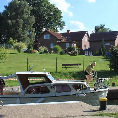 An Einer Schleuse Gelegene Mit Grundstueck Direkt Am Wasser Wesenberg